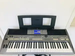 Yamaha PSR S670 Keyboard