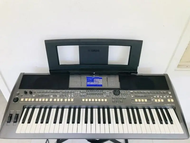 Yamaha PSR S670 Keyboard