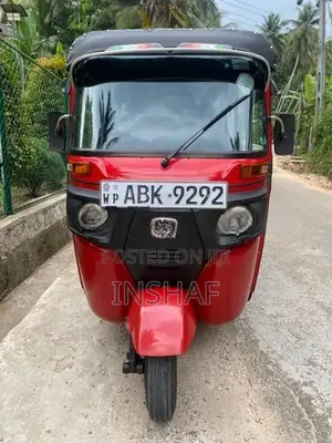 Bajaj RE 2016