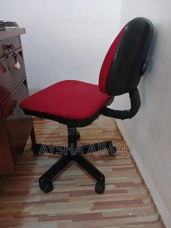 Office Chair With Table