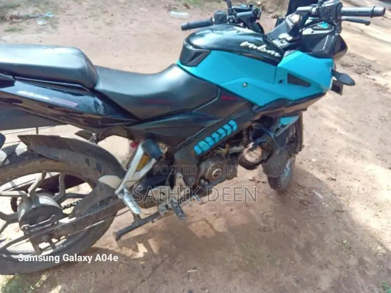 Bajaj Pulsar AS 150 2016