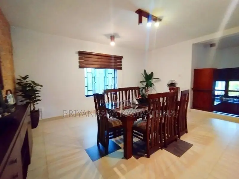 බොරලැස්ගමුව RMV එකට නුදුරුව පිහිටි අලංකාර දෙමහල් නිවස විකිනීමට