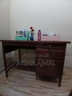 Office Chair With Table