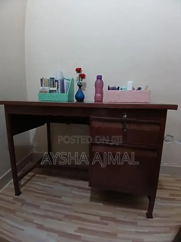 Office Chair With Table