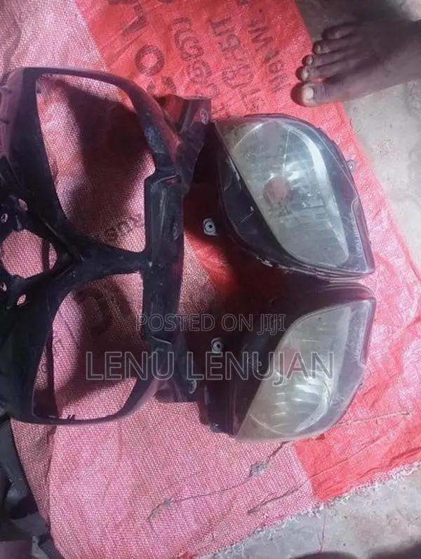 Fazer Gate Head Light