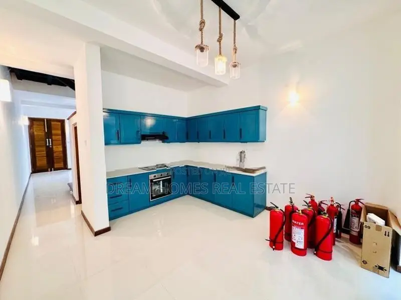 3-Story House for Sale in Nugegoda, Delkada
