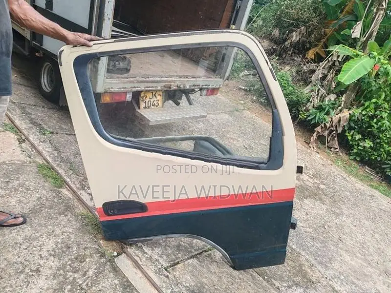 Mitsubishi Canter Fuso Two Doors with Shell