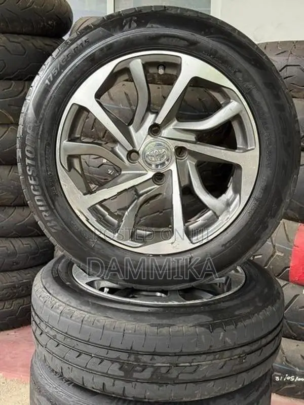 Toyota Aqua 175/65 R15 Alloy Wheel Set