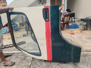 Mitsubishi Canter Fuso Two Doors with Shell