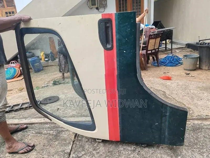 Mitsubishi Canter Fuso Two Doors with Shell