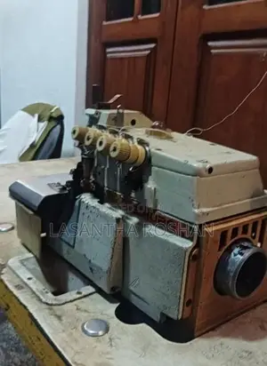 රෙදි මහන මැශින්