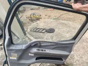 Mitsubishi Canter Fuso Two Doors with Shell