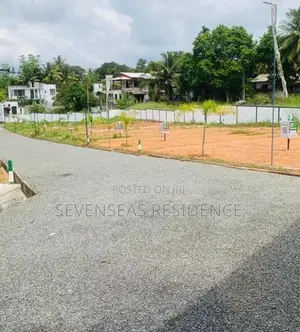 Residential plots for sale in Athurugiriya City
