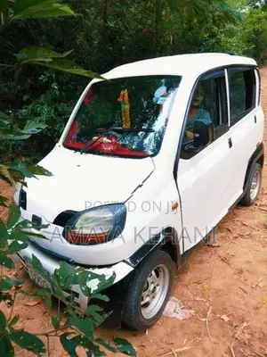 Bajaj Qute White 2019