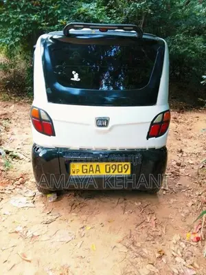 Bajaj Qute White 2019
