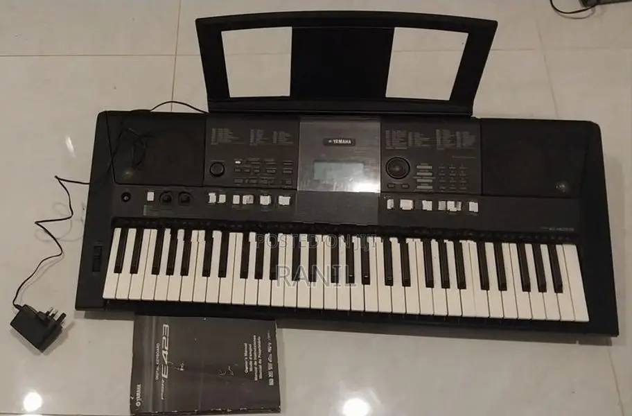 Yamaha PSR E423 Digital Keyboard
