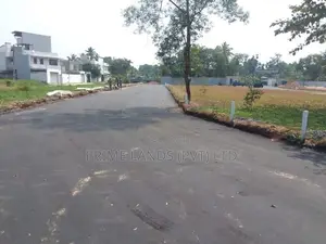 වත්තල කිරිබත්ගොඩ පාරෙන් බිම් කොටස්