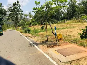 දඹූල්ල මාතලේ බස් පාරට මුහුනලා බිම් කොටස් 2 ක්