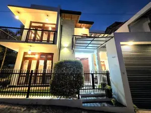 8 Vehicle Can Park / Bricks Walls Luxury House in Mattegoda (13 P)