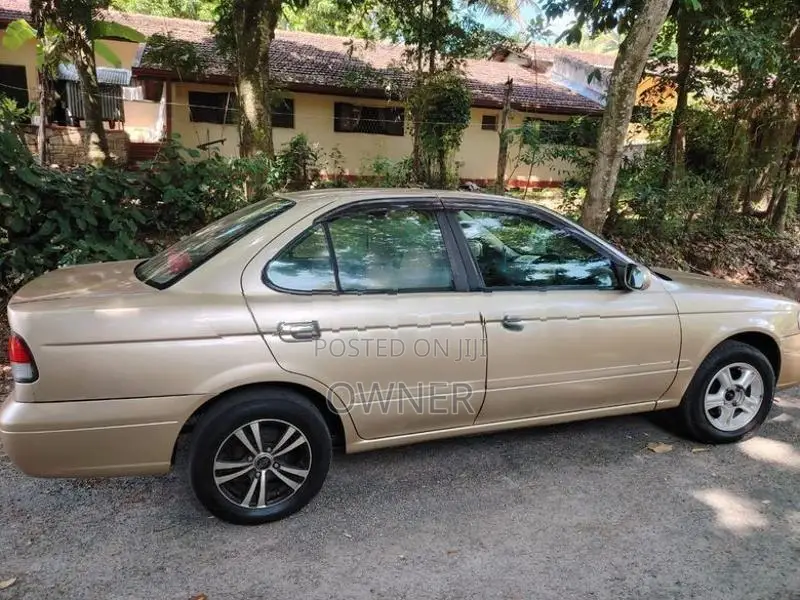 Nissan Sunny Super Salon 2001