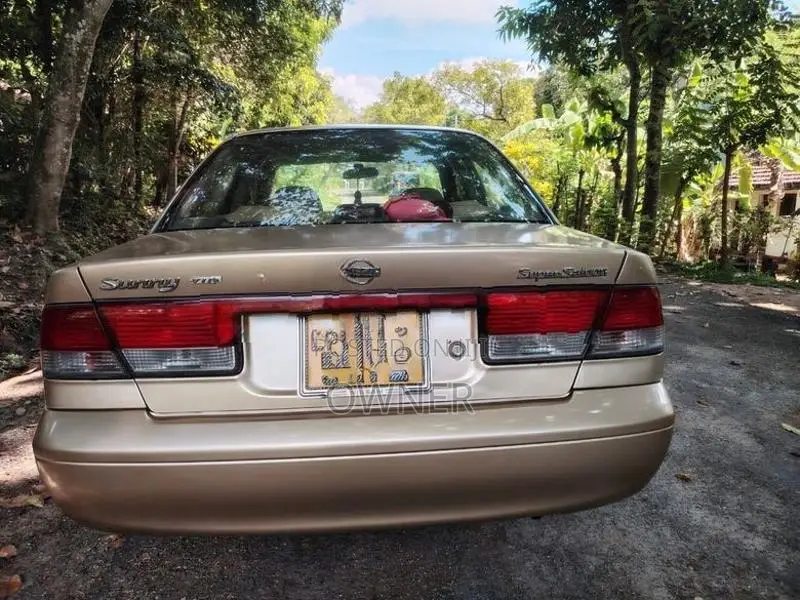 Nissan Sunny Super Salon 2001
