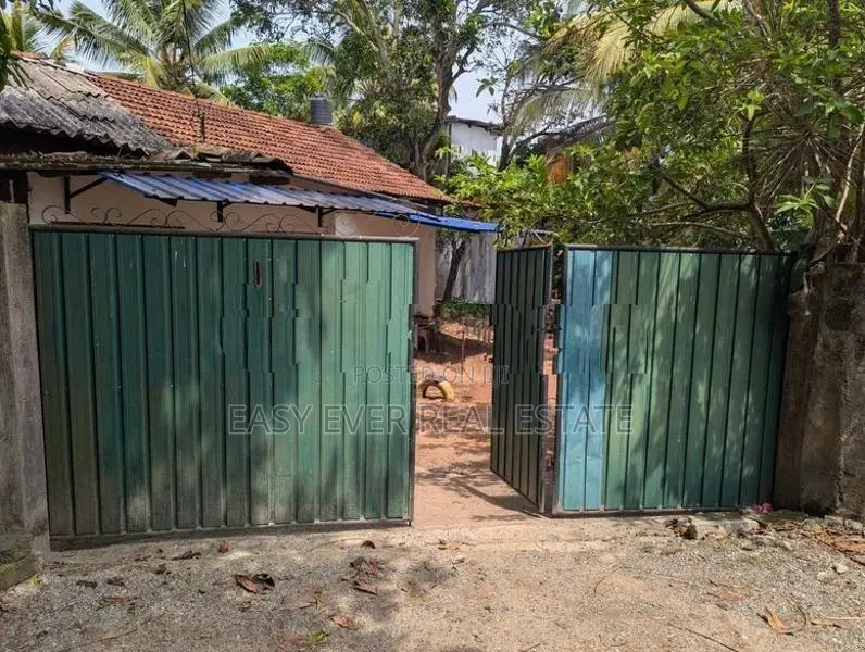 ඉඩමක් සමග නිවසක් විකිණීමට තිහාරිය