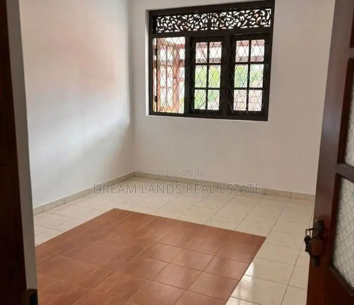 Upper floor for rent mount laviniya