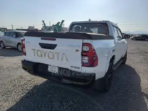 Toyota Hilux GR Sport japan 2023