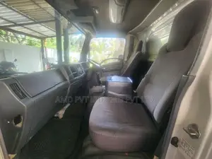 Isuzu Elf NPR75 2010
