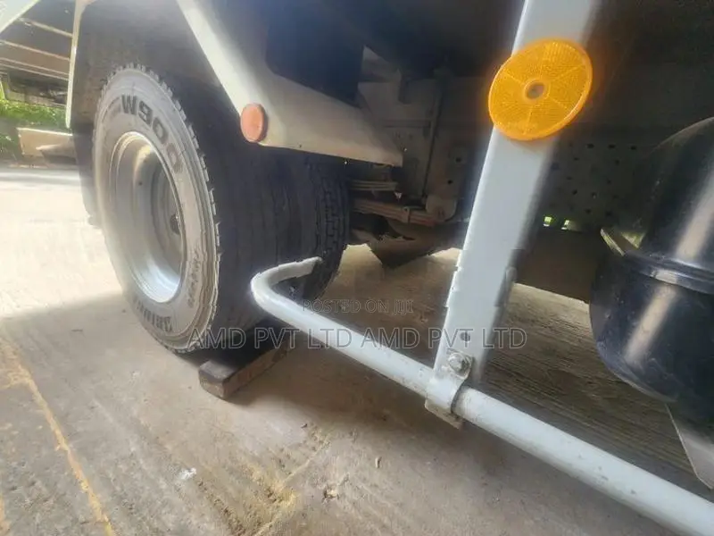 Isuzu Elf NPR75 2010