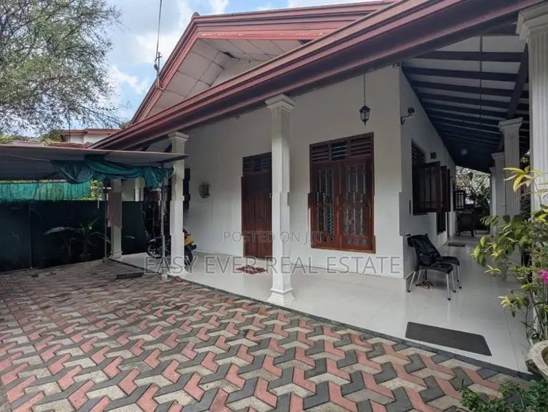 ‎ප්‍රදේශයේ වටිනා මිලට ‎අංග සම්පූර්ණ නිවස හංවැල්ල