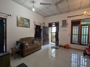 ‎ප්‍රදේශයේ වටිනා මිලට ‎අංග සම්පූර්ණ නිවස හංවැල්ල