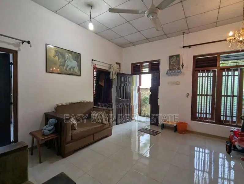 ‎ප්‍රදේශයේ වටිනා මිලට ‎අංග සම්පූර්ණ නිවස හංවැල්ල