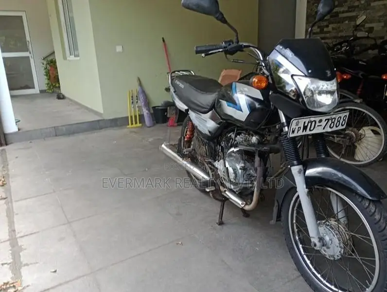 Bajaj CT100 2011