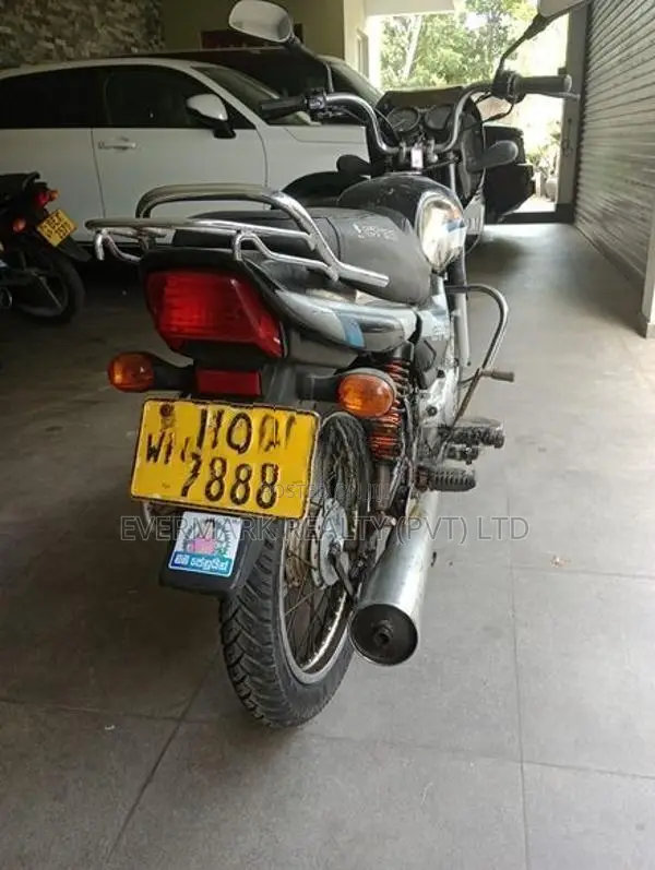 Bajaj CT100 2011