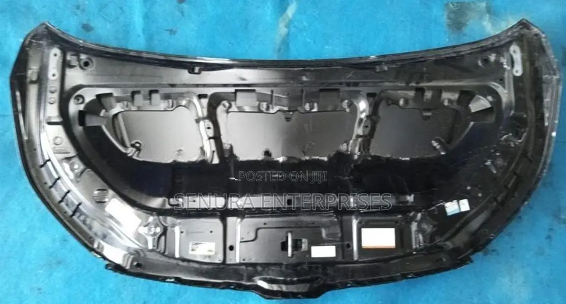 Toyota Voxy ZWR80 Bonnet