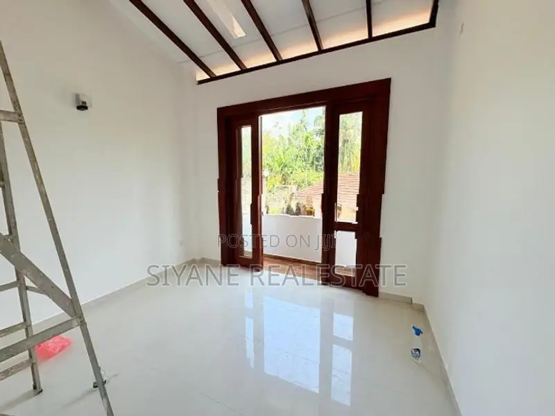 Beautiful Luxury Living House for Sale Athurugiriya