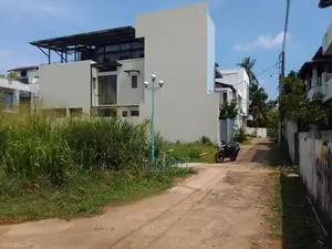 9.74 Perches Land for Sale in Boralesgamuwa Lake Road