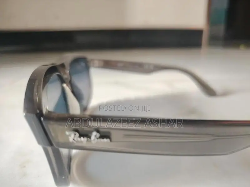 ඔර්ජිනල් බ්‍රෑන්ඩ් එකක් සන් ග්ලාස්