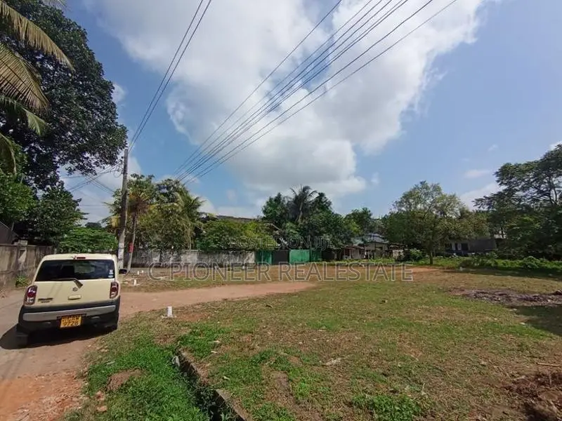 Land for Sale in Battaramulla off New Defence Road