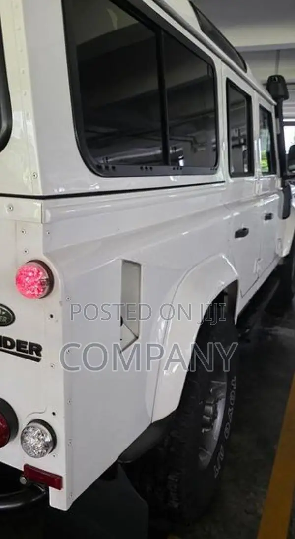 Land Rover Defender 110 2011