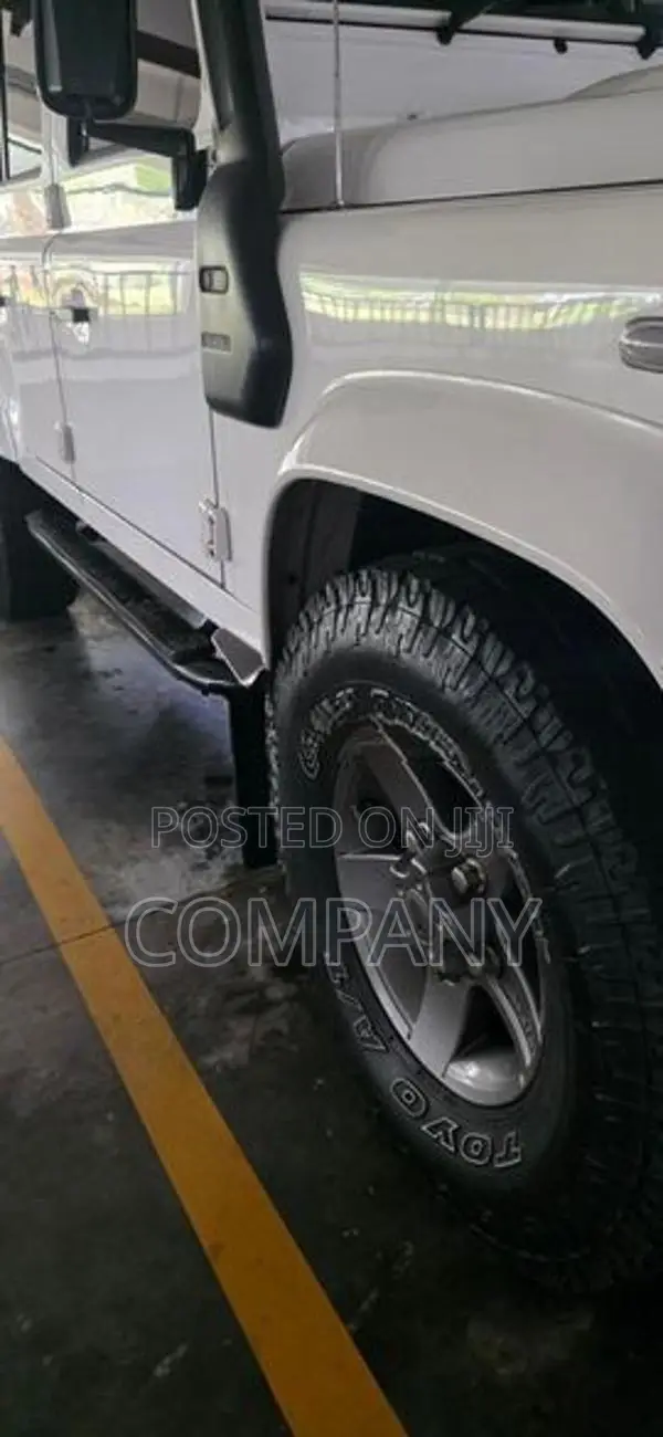 Land Rover Defender 110 2011