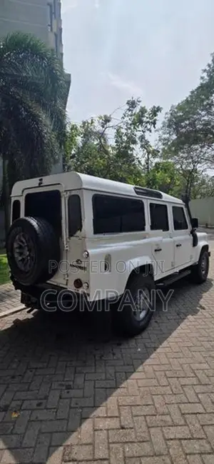 Land Rover Defender 110 2011