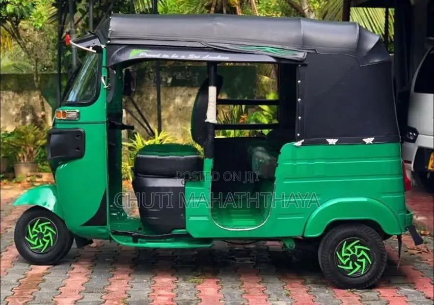 Bajaj RE 2017