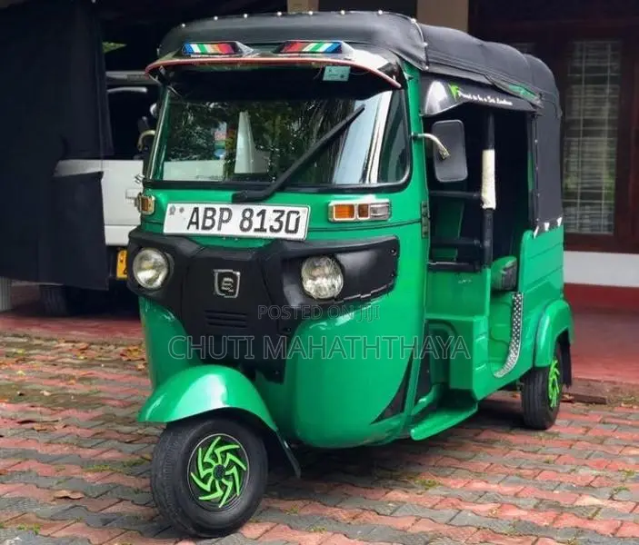 Bajaj RE 2017