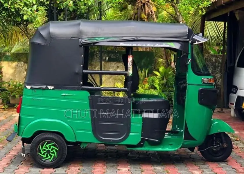 Bajaj RE 2017