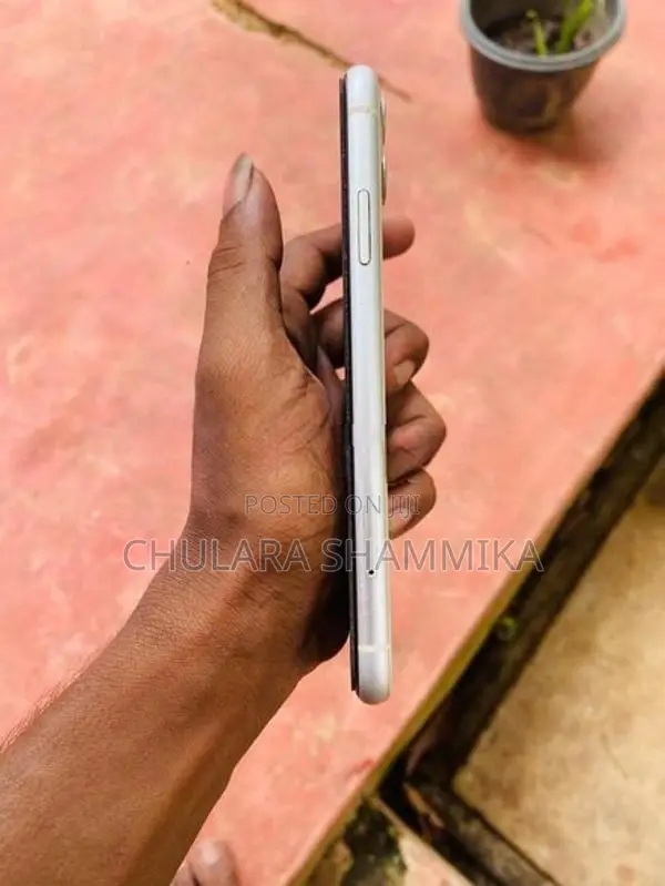Apple iPhone 11 (Used)