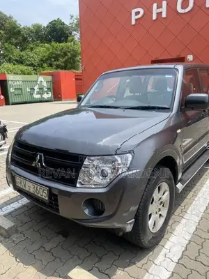 Mitsubishi Montero 2013