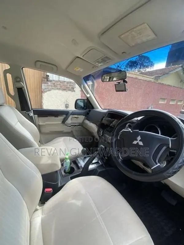 Mitsubishi Montero 2013