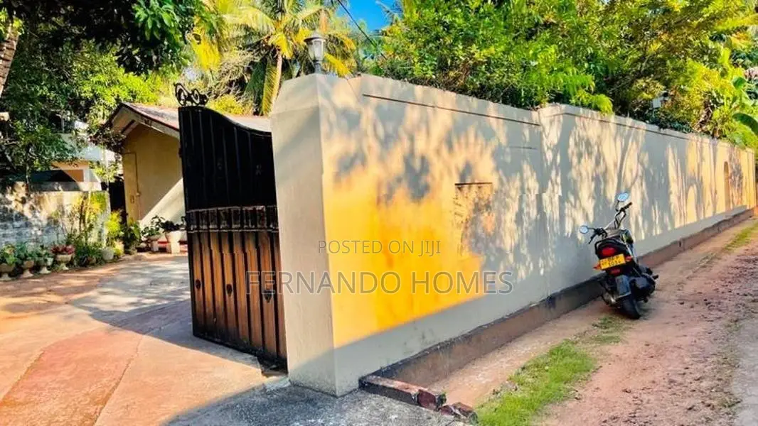 22 Perches Land With Good House For Sale In Negombo Kadirana